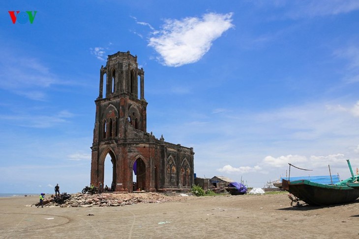 L’église du Cœur de Hai Ly ou le charme des ruines - ảnh 1